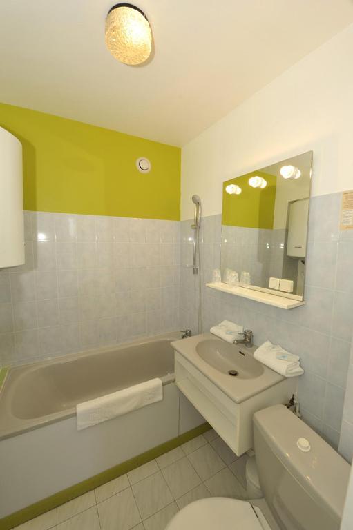 Le Compostelle Hotel Vézelay Szoba fotó