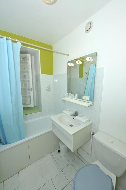 Le Compostelle Hotel Vézelay Szoba fotó