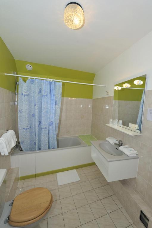 Le Compostelle Hotel Vézelay Szoba fotó